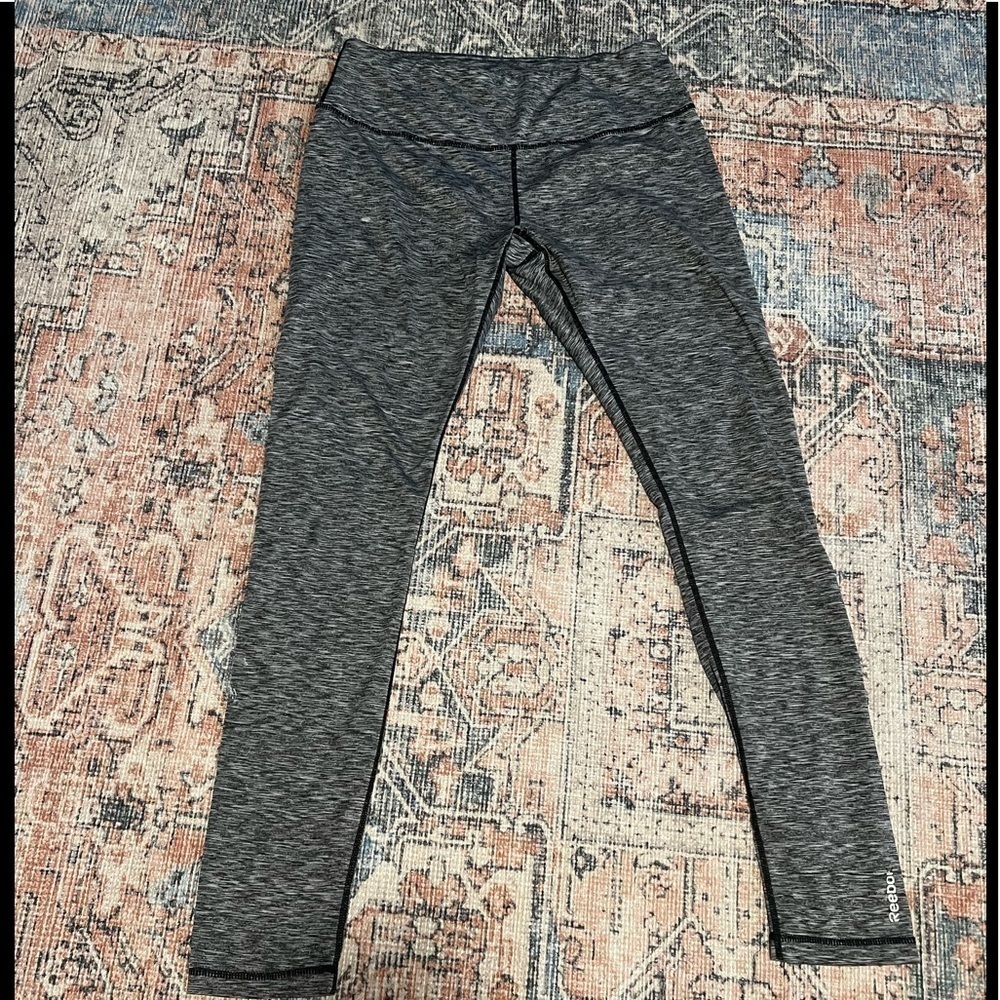 𝅺reebok Workout Leggings in Gray, Size Small - zipper pocket in back on waist